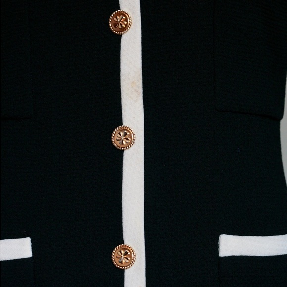 Vintage Chanel skirt suit - Picture 8 of 9
